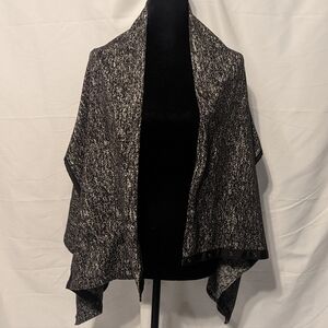 Lululemon Vinyasa Wrap Scarf Poncho With Arm Holes Black White Pattern Snap O/S